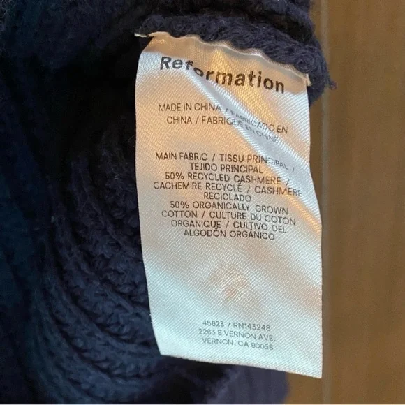 Reformation Maya Cotton Cashmere
Oversized Cardigan - Picture 9 of 9